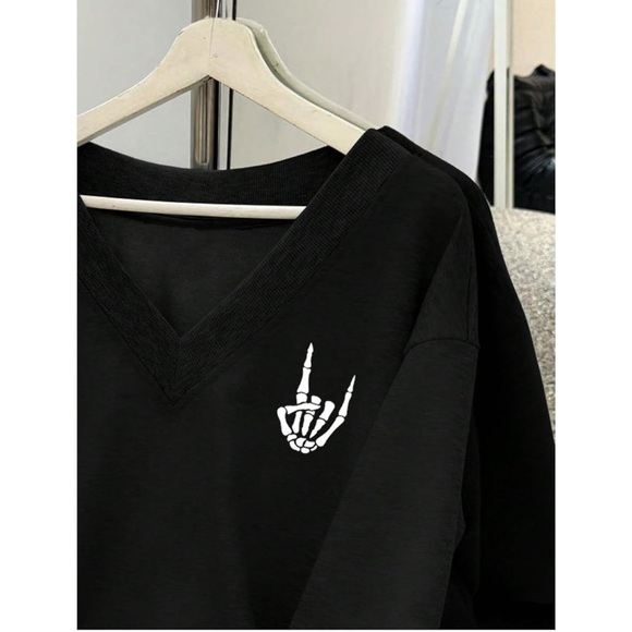 🌹🆕 Y2K Fleece Sweatshirt V-Neck Skeleton Hand Design XS - Picture 4 of 6